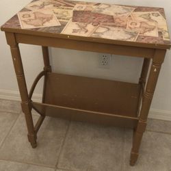 Accent Table / Magazine Rack Vtg 1960’s 23.5L X 14W X 28.5H