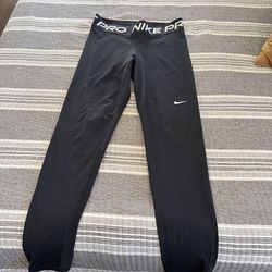 Woman’s M Pro pants