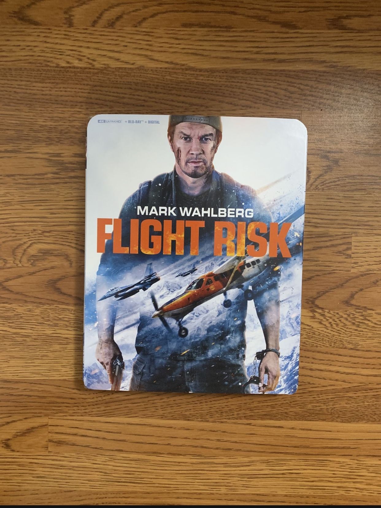 Flight Risk 4K UHD Blu-ray Combo Pack (4K UHD Blu-ray + Blu-ray + Digital Code)