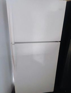 White Top Freezer Refrigerator Energy Efficient