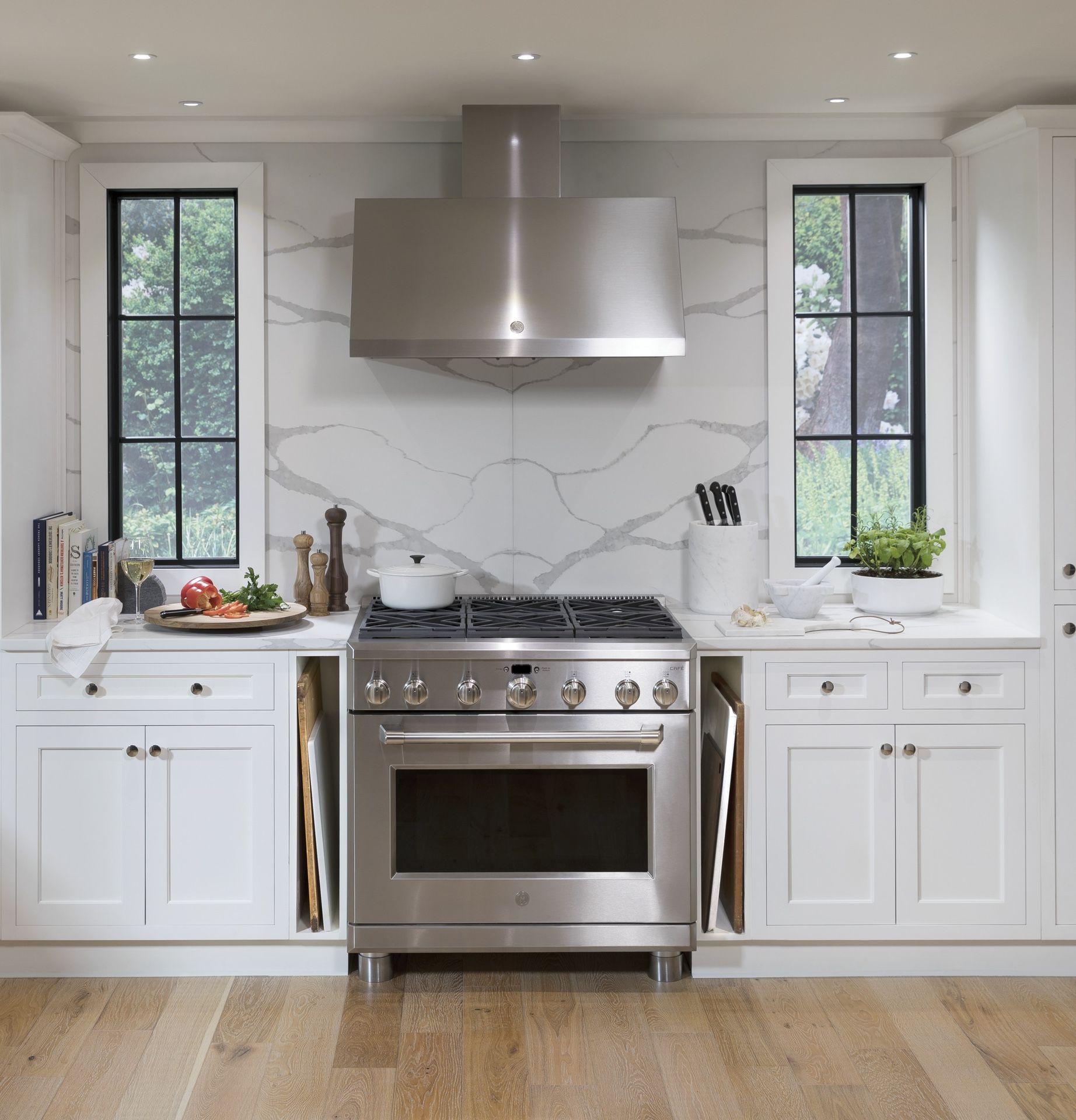 Brand new -Café 36" Dual-Fuel Commercial-Style Range with 6 Burners (Natural Gas)