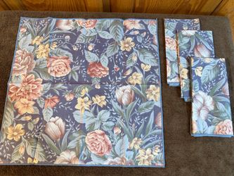 Vintage 1980’s Floral Dinner Napkins - Set of 4 (Excellent Condition)