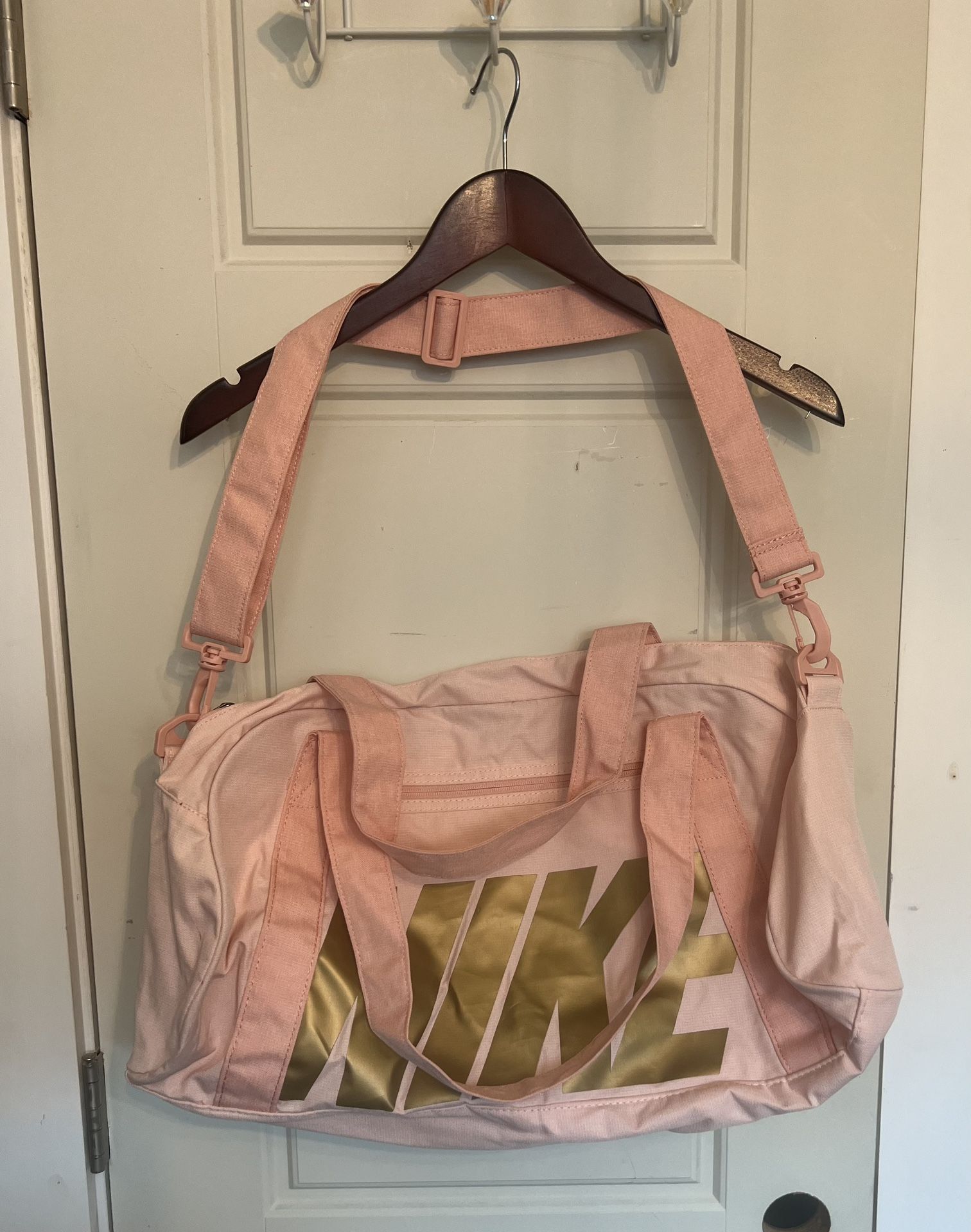 Women’s Bag (NIKE) Read). 