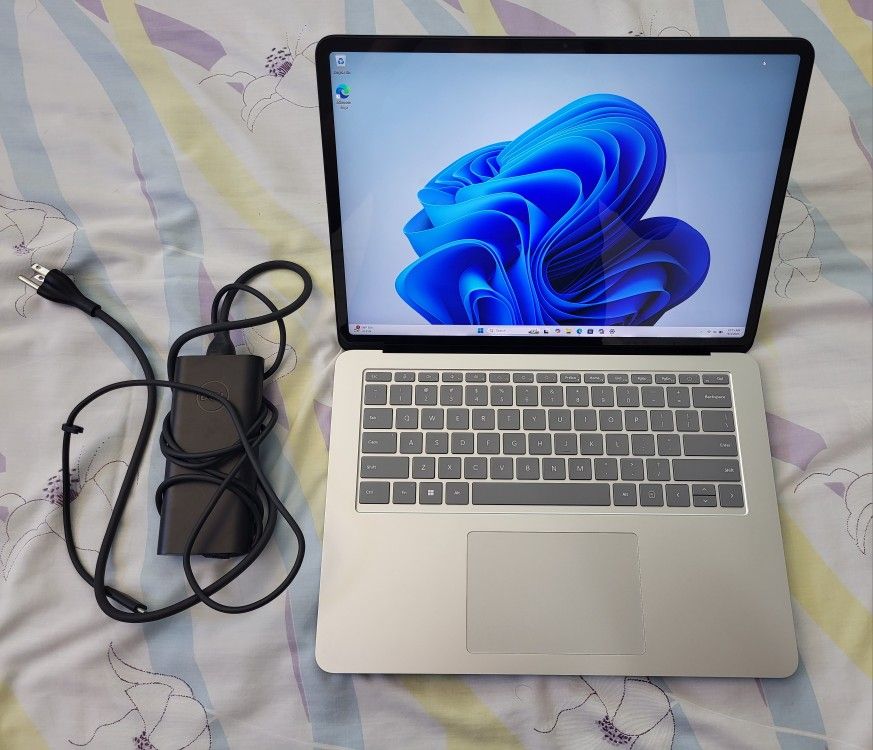 Surface Laptop Studio 2 Microsoft PC 14" Gaming nVIDIA RTX 4050 Intel i7 16GB 512GB SSD Windows