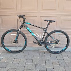 GT AGGRESORE PRO 27.5 INCH MOUNTAIN BIKE LIKE NEW ( CHECK MY OTHER BIKES)