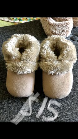 Baby toddler shoes crib shoes size 4 super warm and comfy!