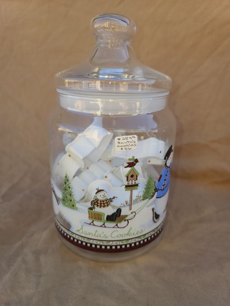 Cookie jar with cookie cutters