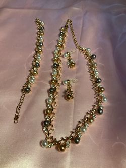 Gold-Tone Pearl and Crystal Jewelry Set