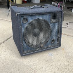 Roland KC-550 Keyboard/Bass Amp
