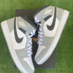 Jordan 1 Mid Light Smoke Grey