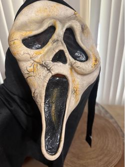 Scream mask 2011