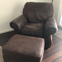 Chair With Ottoman