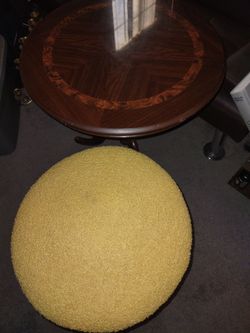 Table and spinning seat chair