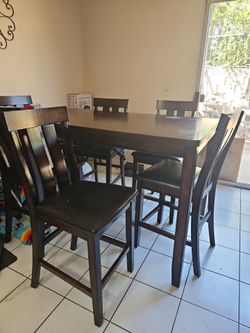 Free table- 6 chairs