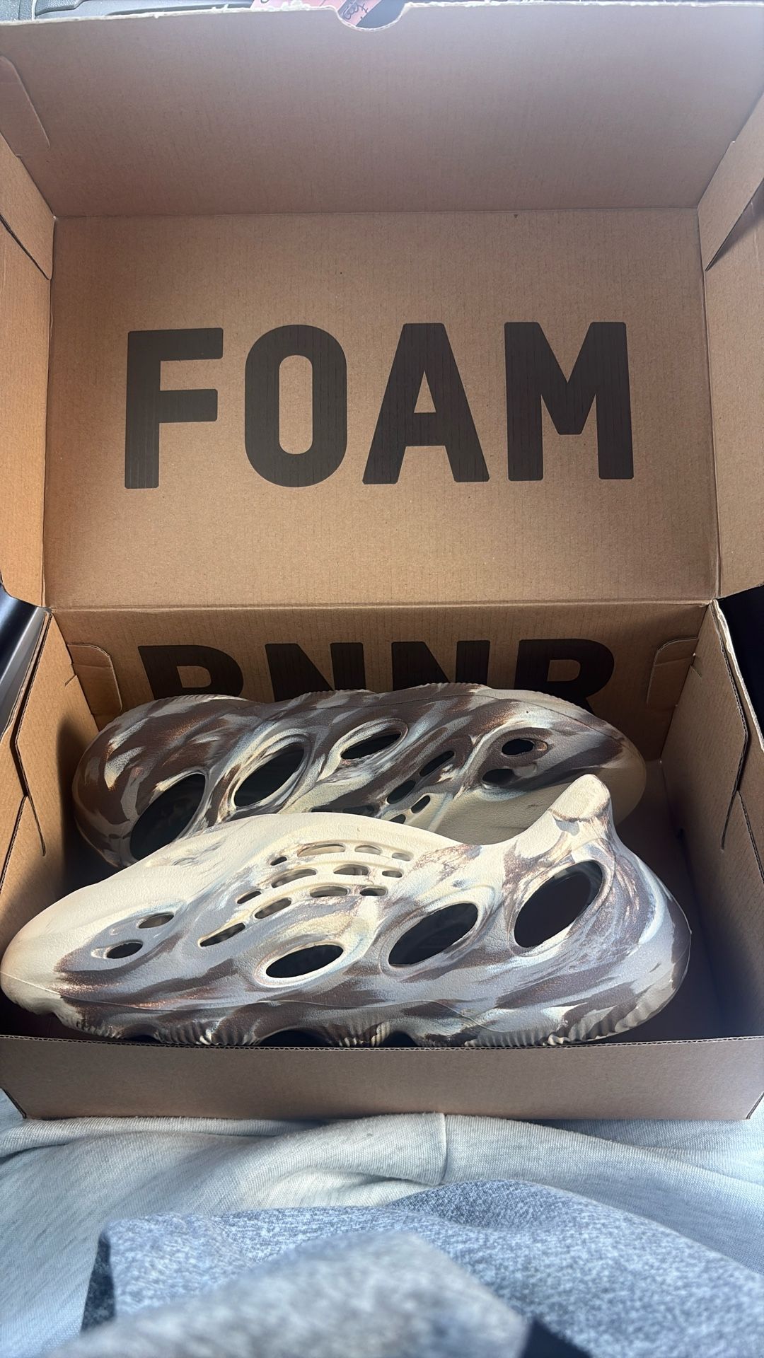 women’s size 7 Adidas Yeezy Foam Runner MX Cream Clay'