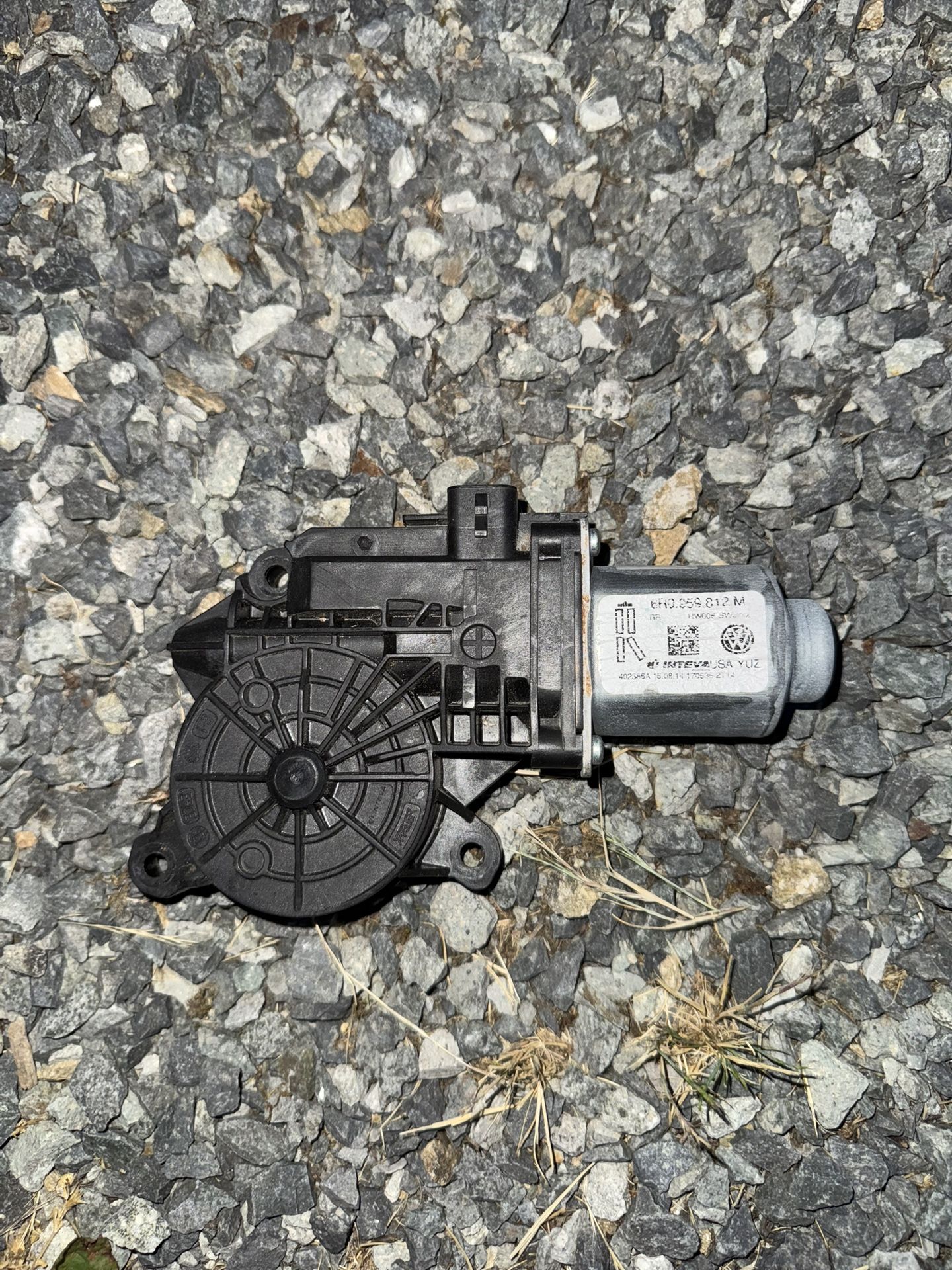 Oem 11-18 Vw Jetta, Passat, Golf. Windshield Motor