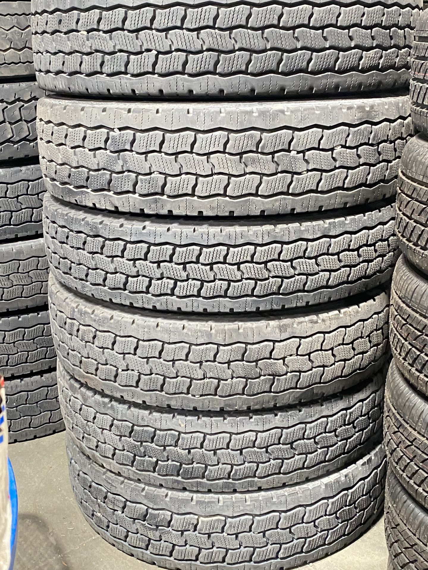 11R22.5 Michelin Recoup Set Of 8