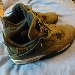 Jordan 4 olive green. Men size 11.5