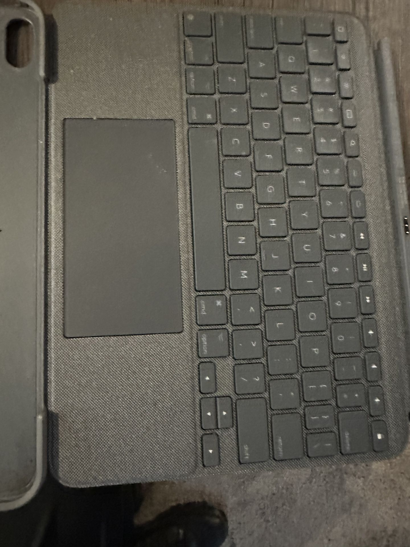 iPad Keyboard case By Logitech Perfect Condition