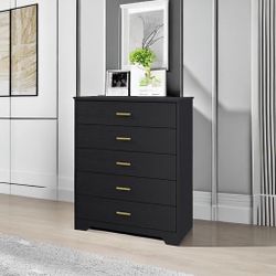 Brand new dresser with 5 drawers