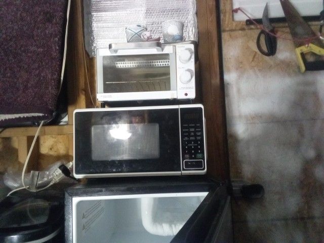 Microwave And Toaster Oven