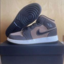 Nike Air Jordan 1 Mid Earth Tone Dark Chocolate Size 6Y/7.5 Womens Brand New