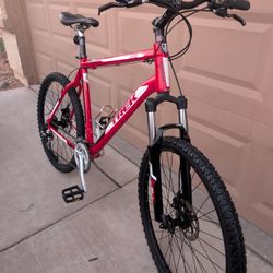 26"x2.0. TREK 3900 MENS MOUNTAIN BIKE. (L). ALUMINUM LIKE NEW WITH FRESHLY TUNE UP 👌🏼