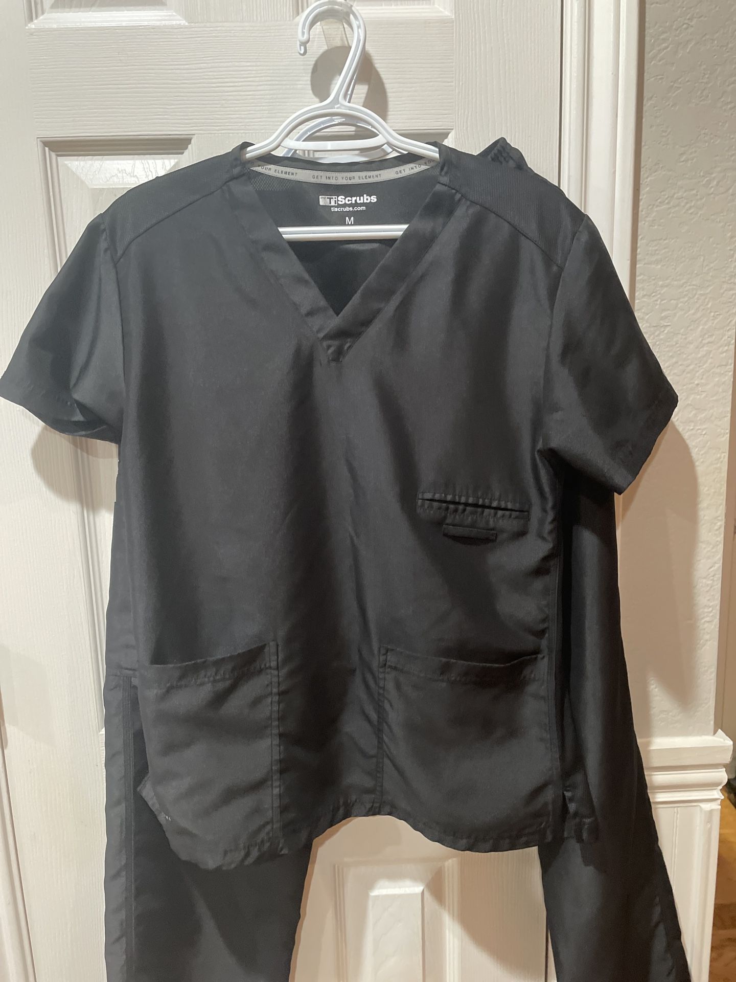22 Ti Scrubs V Neck Antimicrobial Scrub Top & Bottom Womens M MEDIUM Shiny Black
