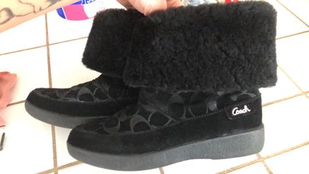 Coach Black Fuzzy Slides – Women’s Size 8