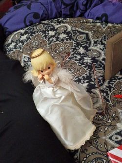 2003 precious moment tree topper without flute. Make offer and pick-up