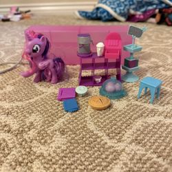 My Little Pony Twilight Sparkle On-The-Go Playset w/Accessories