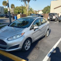 Ford Fiesta SE 2015