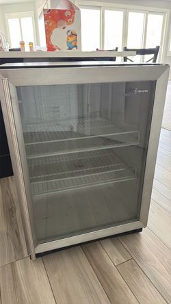 Mini fridge wine cooler