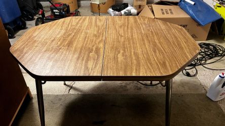 This vintage 1970s extendable hexagonal dining table
