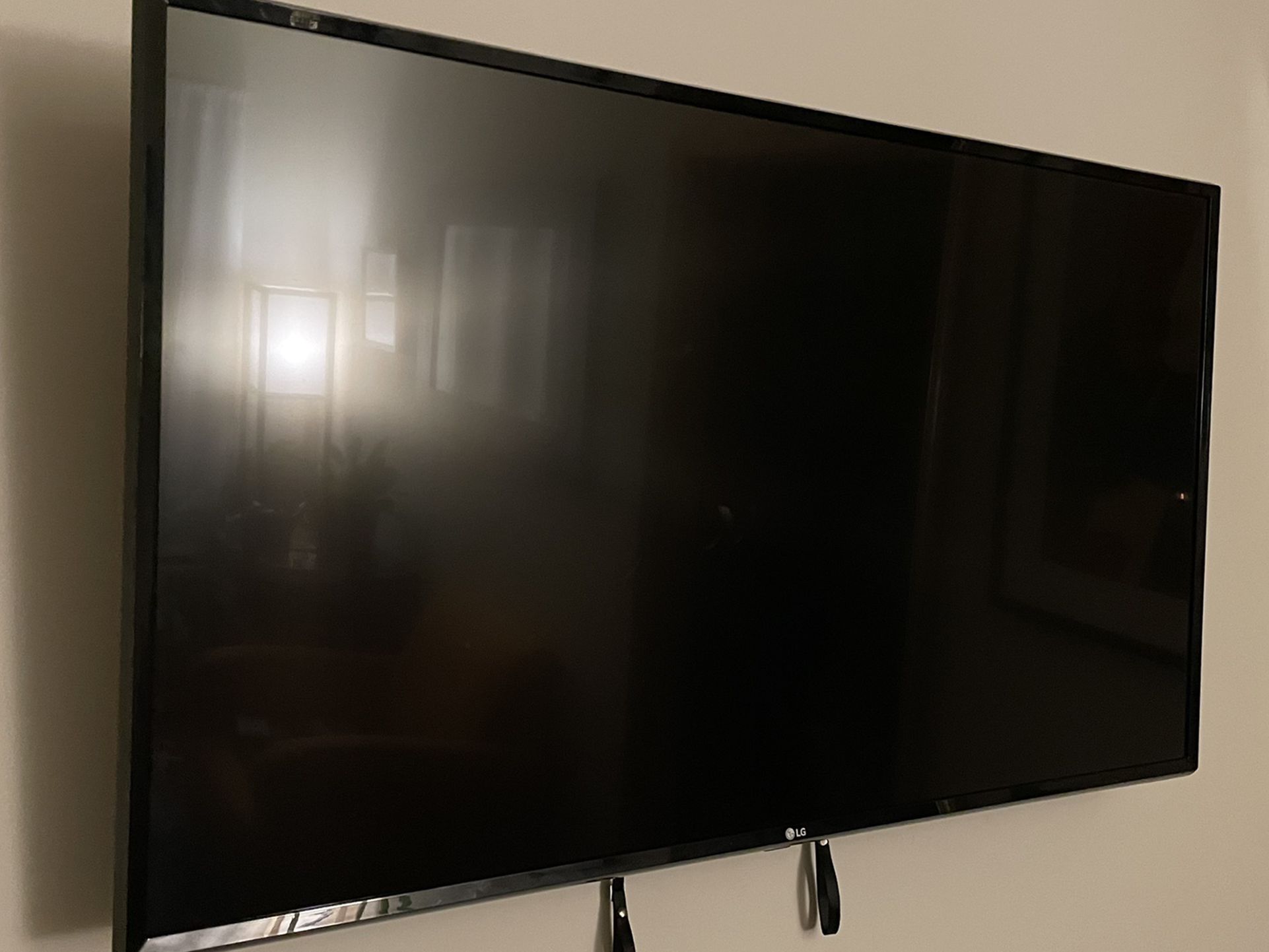 TV + wall mount