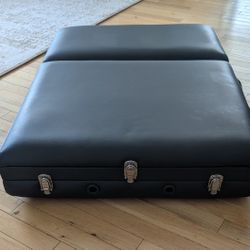 MASSAGE TABLE- PORTABLE - 6Ft  ×2.5Ft