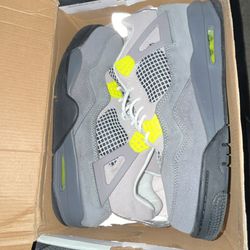 Neon Jordan 4 retro