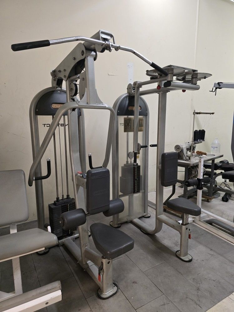 Star trac pec fly rear delt lat pull down seated row commercial gym equipment exercise fitness