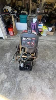 Lincoln Electric 120 -Volt 140 -Amp MIG flux-cored Wire Feed Welder