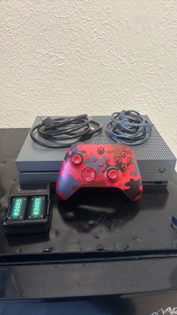 Xbox One S/ With 2 rechargeable batteries