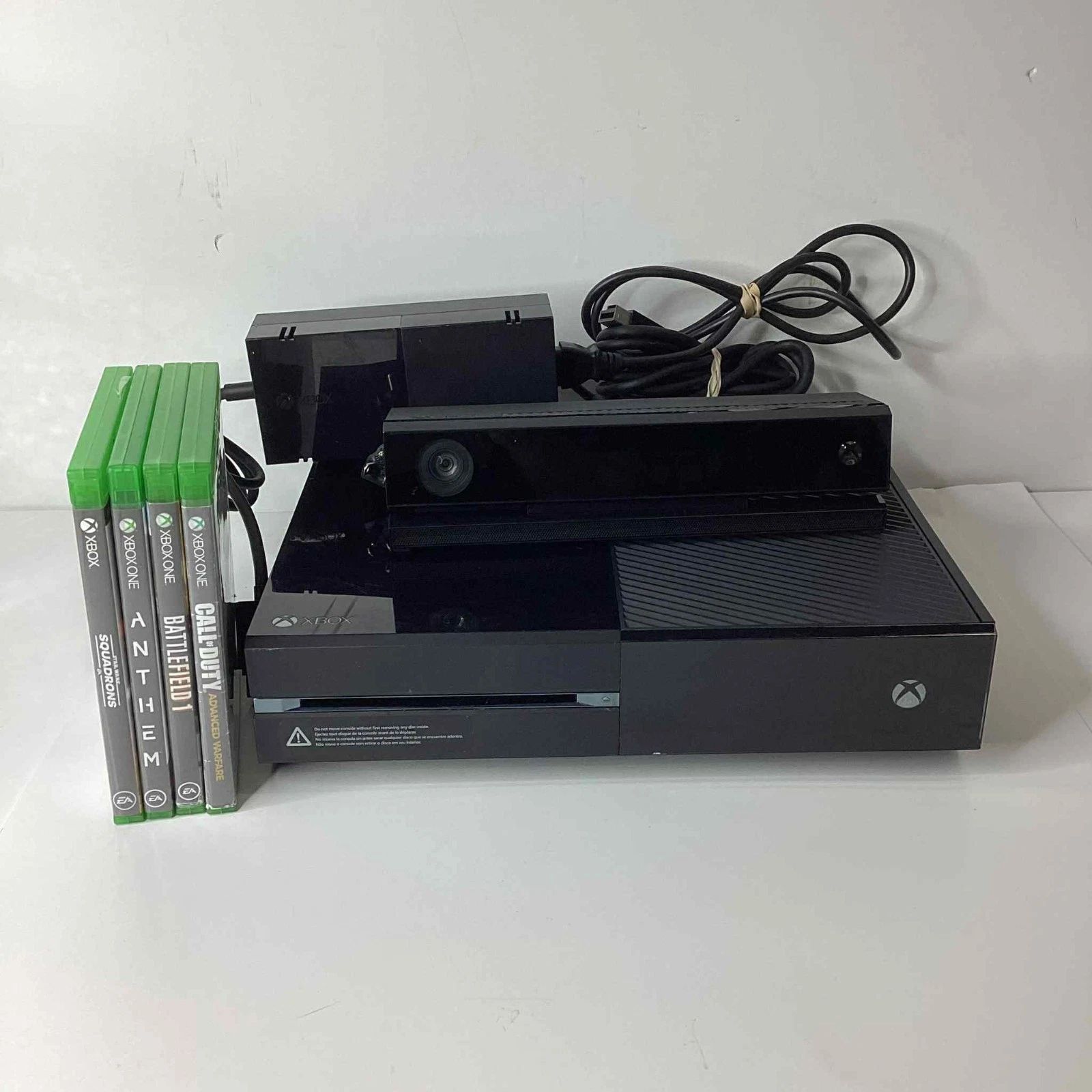 Microsoft Xbox One Model 1540 - 500GB - Black + 4 Games + Kinect (No Controller)