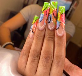 DO YOU NEED A NEW NAIL TECH??