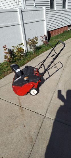 Snow Blower  Yard  Machines  4.5hp 21"