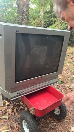 27 1/2 VHS DVD combo color TV works great