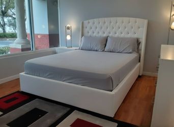 For Sale - Queen Bed!!! Ask For Price !!! Preguntar Por Precio 