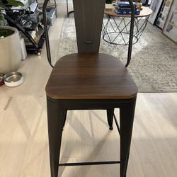Set of 4 bar stools - Great condition. 
