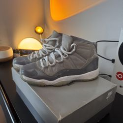 Jordan 11 Cool grey size 7y 