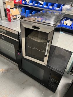 (In store) Private reserve Cuisinart wine cellar fridge