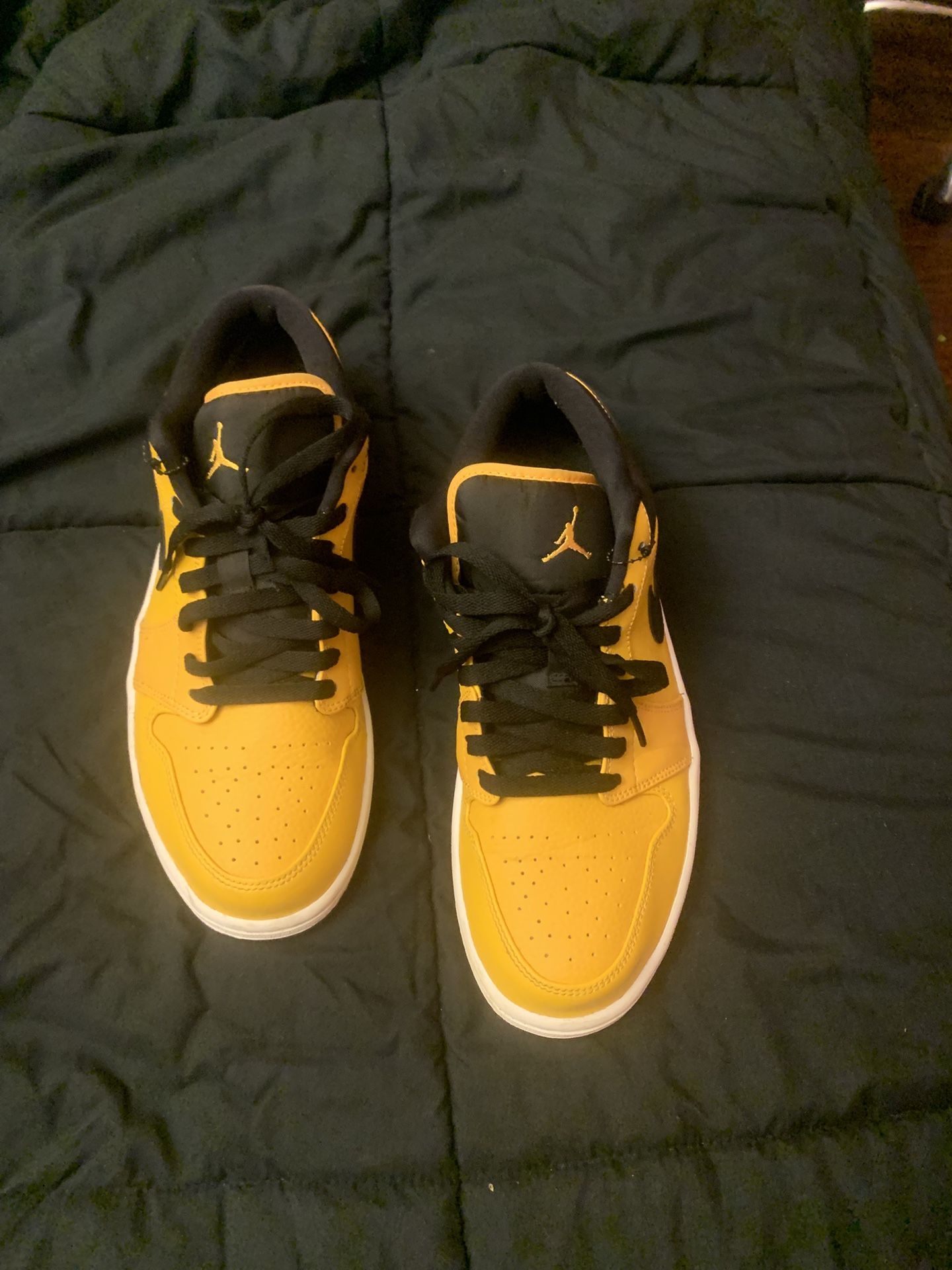 Jordan 1 Low ‘Yellow Orchre ‘ Men