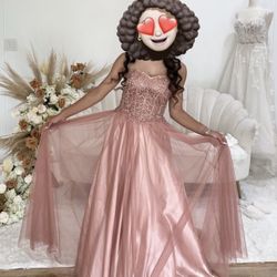 Camille la Vie - Prom / bridesmaid Strappy Lace Up Back Sequin Plunge Tulle Ballgown Size 1